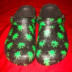 Weed crocs pretty new worn once size 10 in men 12 in women
